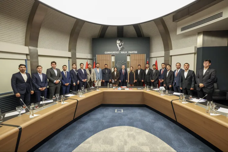Kılıçdaroğlu, Gençlik Kolları ile Buluştu