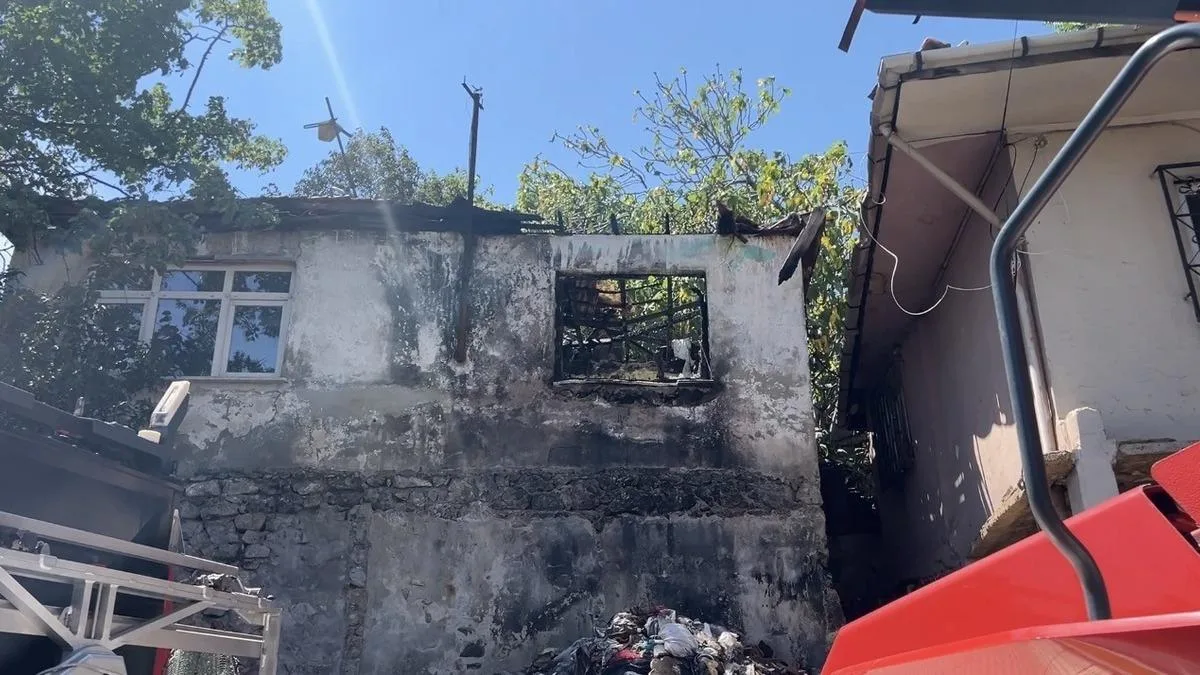 Pendik’te Metruk Evde Yangın Paniği!