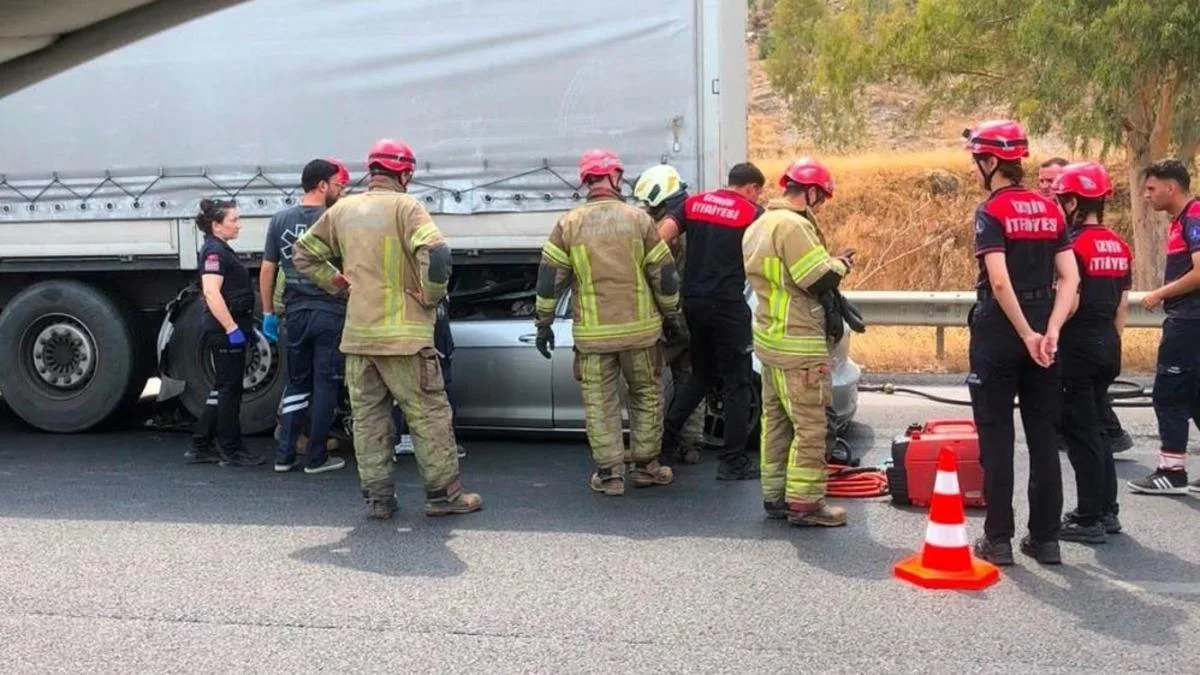 İzmir’de Feci Kaza: Genç Sürücü Hayatını Kaybetti