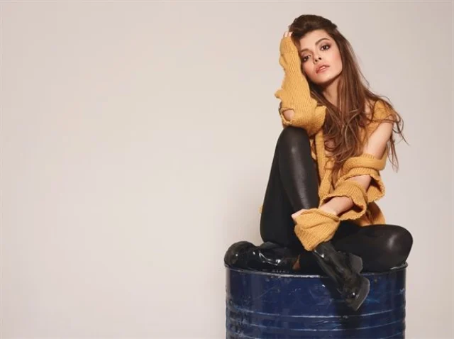 Selin Şekerci’den Pire İsyanı: Evi Bastı!