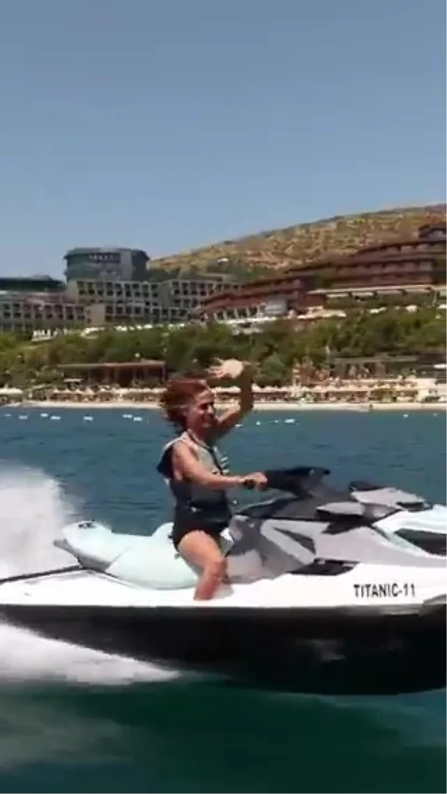 Yıldız Tilbe Jet Ski ile Sosyal Medyayı Salladı!