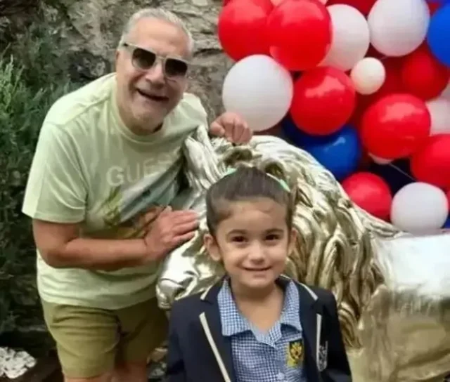 Mehmet Ali Erbil’in Torunuyla Neşeli Anları!