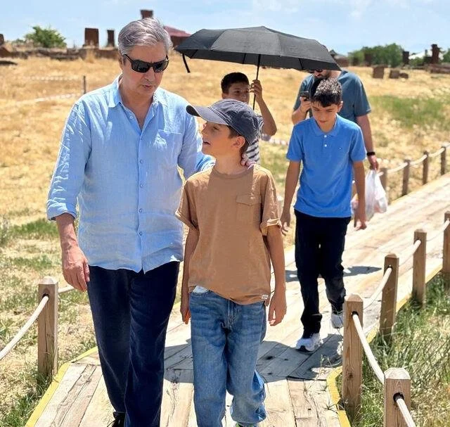 Necati Şaşmaz, Ahlat’ta Aile Ziyareti Gerçekleştirdi