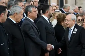 Soğuk tokalaşmanın ötesinde: Özel ve Kılıçdaroğlu arasında kurultaydan ayrılığa 